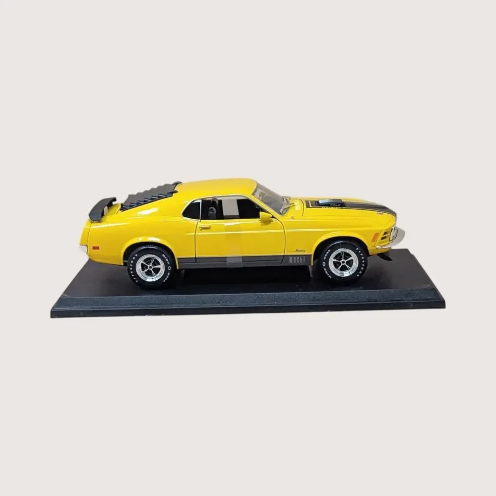 Maisto Special Edition 1970 Ford Mustang Mach 1: 1/18 Diecast Model